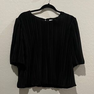 Evereve Black Pleated Women's Top size Large